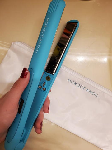 Perfectly Polished Titanium Flat Iron Moroccanoil